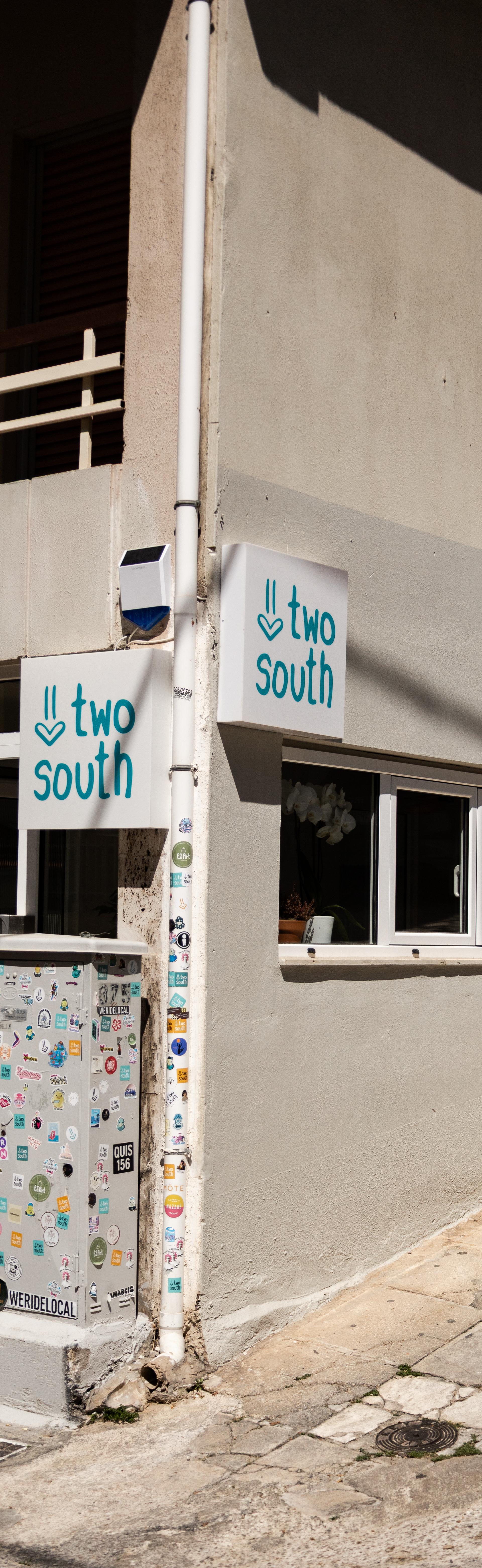 Πού θα μας βρεις — Two South
